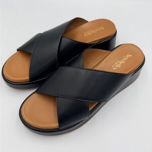 Seychelles Women's Black and Tan Slide Sandals